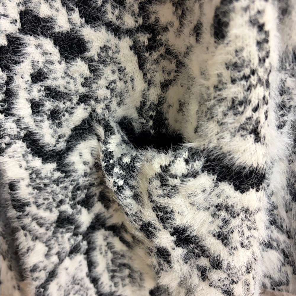 Kismet Black & White Open-Front Patterned Cardigan With Pockets - Picture 6 of 7